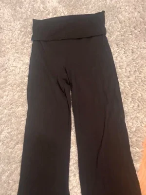 Svarta Yoga pants bikbok ribbade