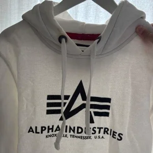 Vit hoodie Alpha Industries