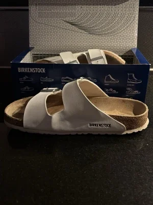 Vita Birkenstock sandaler i läder