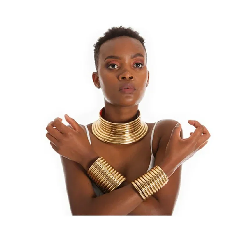 AliExpress - Ensemble de bracelets de collier tribal africain pour dames, tour de cou de mode exagéré, photo de piste en plastique, accessoires de 