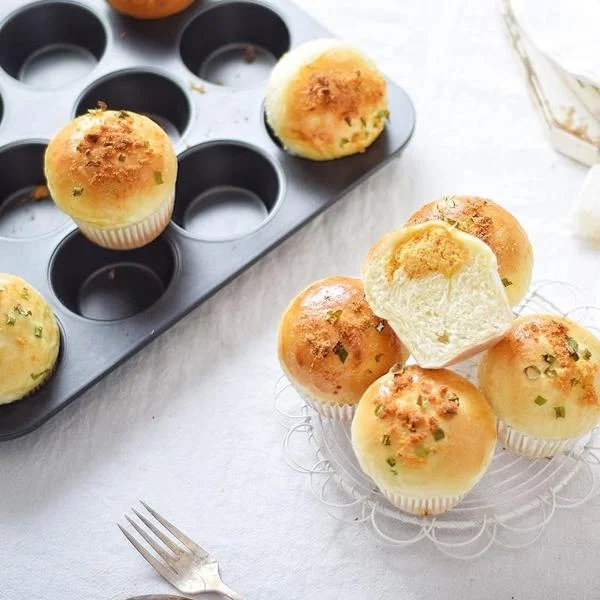 Set med 2 stora non-stick muffinsformar för cupcakes, brownies, kakor och puddingar - 35,5 x 26,5 x 2,7 cm - svart