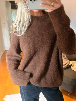 Brun fin stickad tröja