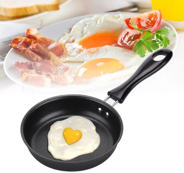Mini non-stick frying pan with ceramic coating, fine iron pan for eggs and baby food, portable for breakfast and camping, 12 cm black
