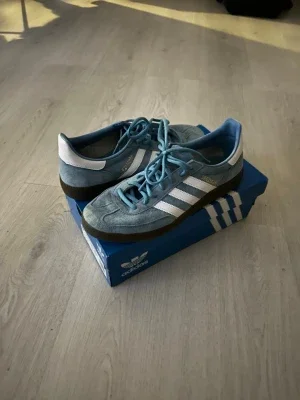 Adidas spezial blå