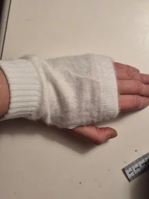 Helt nya Vita stickade handledsvärmare