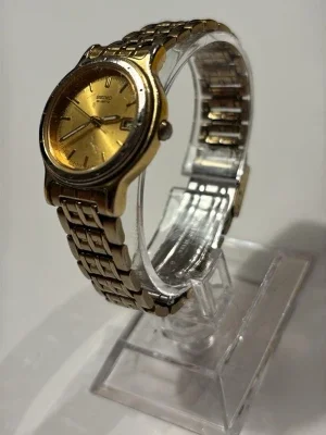 Guldfärgad Seiko Quartz klocka