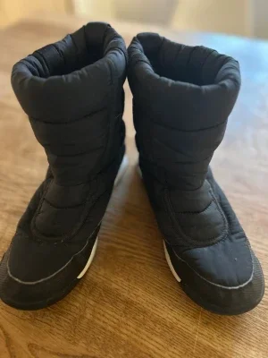 Svarta Sorel Whitney ll Puffy Mid. Storlek 37