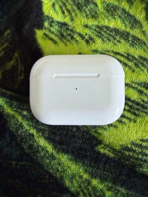 Apple AirPods Pro med laddningsetui