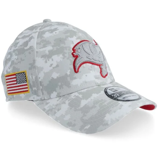 New Era - NFL Camo fitted Lippis - Tampa Bay Buccaneers 39THIRTY NFL Salute To Service Camo Fitted @ Hatstore