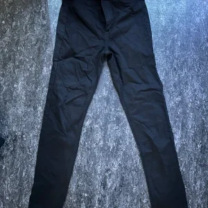 Svarta skinny jeans från Divided barn