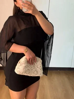 Svart kort klänning med transparent cape