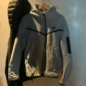 Nike tech fleece grå