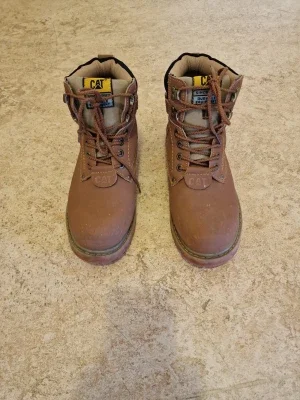 Bruna CAT boots i skinn