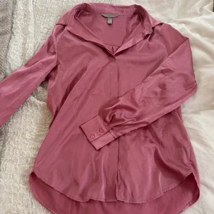 Satin skjorta