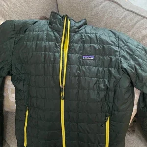 Patagonia nano puff jacket