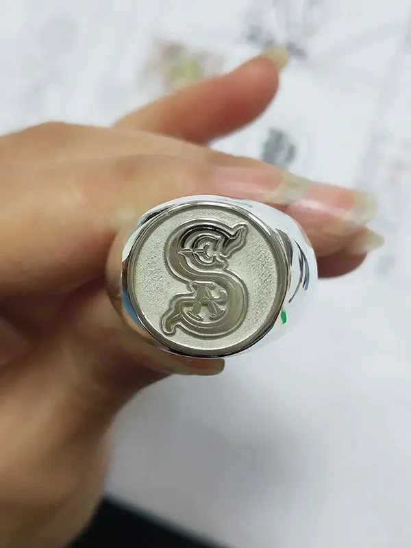 AliExpress - Individuell gravierter Pinky-Ring, 13 mm, runder Siegelring, individueller Familien-Abzeichenring für Damen und Herren, Kupferschmuck