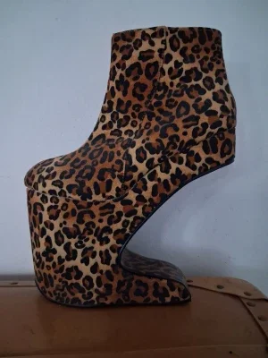 Bettie Page Leopardmönstrade platåskor med kilklack