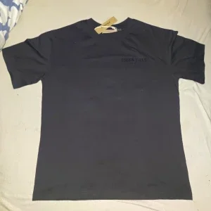 Svart Essentials Fear of God t-shirt