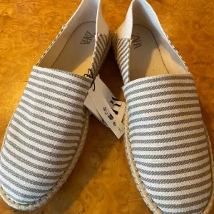 Oanvända espadrillos från Zara, strl 42