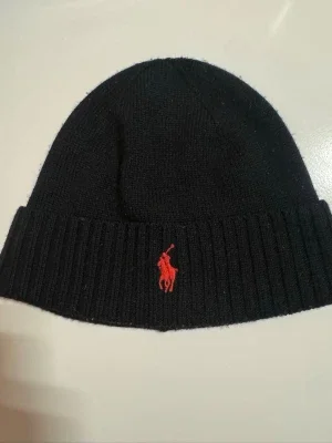 Svart mössa från Polo Ralph Lauren