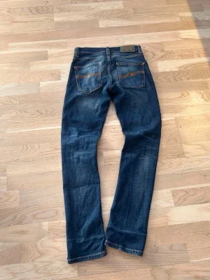 Mörkblå jeans från Nudie Jeans