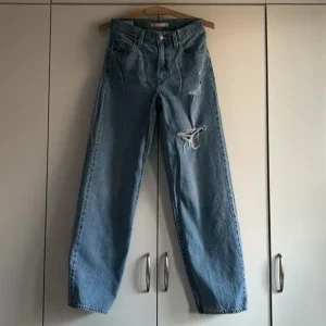 Jeans i modellen Levis baggy dad