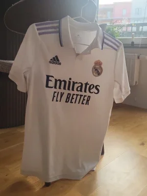 Vit Real Madrid t-shirt från Adidas