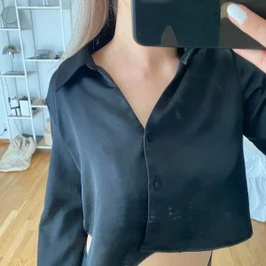 Satin skjorta