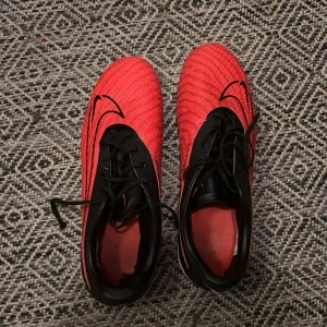 Nike Phantom GT2 fotbollsskor röd/svart