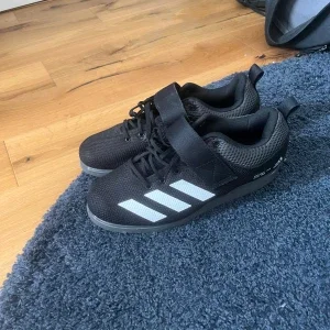 Adidas powerlift 5