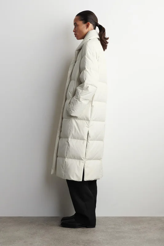 COS Women's Abrigo Largo Acolchado Con Cuello Chal in Blanco