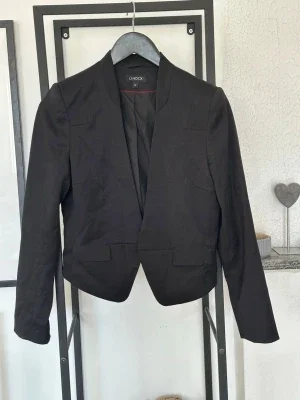 Svart kavaj från Lindex