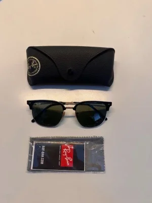 Ray-Ban Clubmaster solglasögon svart/guld