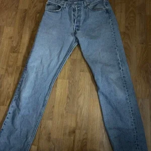 Ljusblå Levis 501 jeans