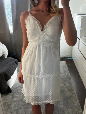 Vit klänning vero Moda