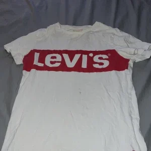 Levis t-shirt