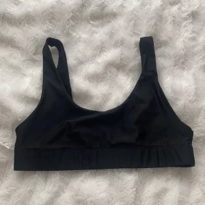 Svart bikinitopp
