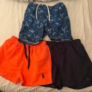 Bad byxor från Volcom, Polo & Rip Curl