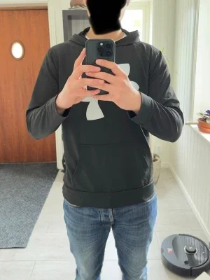 Under Armour hoodie svart strl M