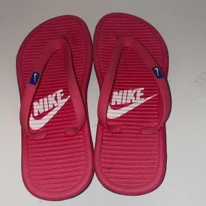 Rosa flip-flops från Nike