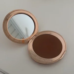 Bronzer från Charlotte Tilbury