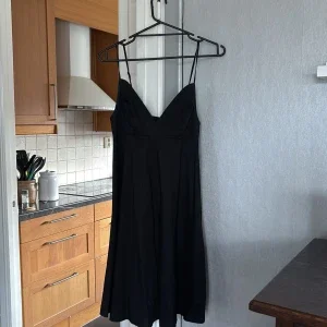 Svart klänning