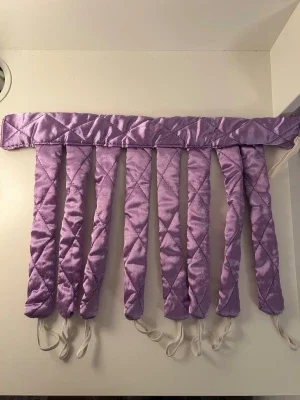 Lila heatless curls set i satin från Normal