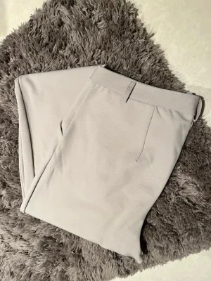 Beige kostymbyxa från lager 157