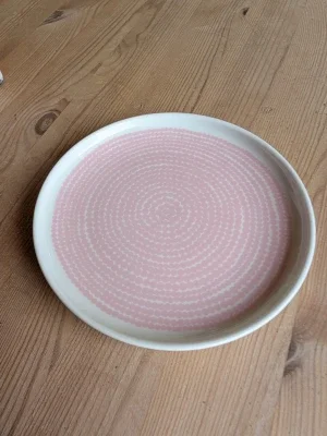 Marimekko oiva tallrik med rosa Räsymatto