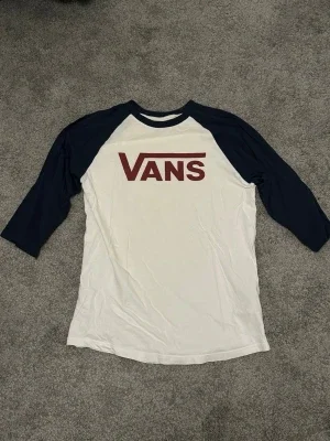 Vans baseballtröja med marinblå ärmar