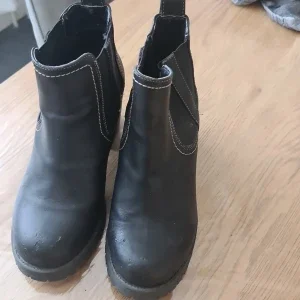 Svarta chelsea boots med klack