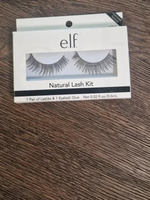 ️ e.l.f. Natural Lash Kit - Lösfransar med Limm
