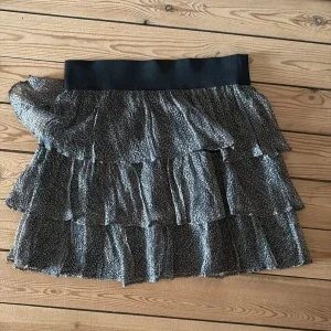 Kort volangkjol med leopardmönster