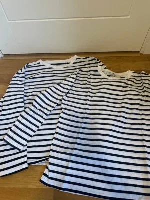 Randiga långärmade tröjor från 157